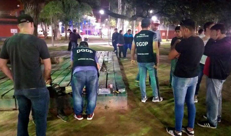 Detienen a once personas con marihuana y cocaína en su poder