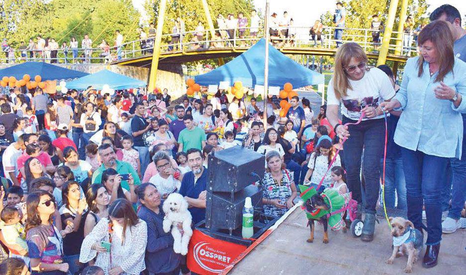 Norma Fuentes participoacute del festejo por el Diacutea del Animal