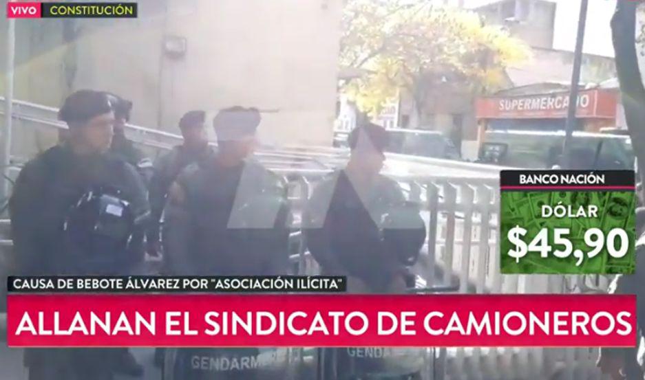 Gendarmeriacutea allanoacute el gremio de Camioneros