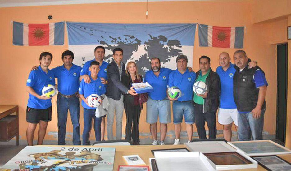 Veteranos de Malvinas donaron elementos para las instituciones educativas