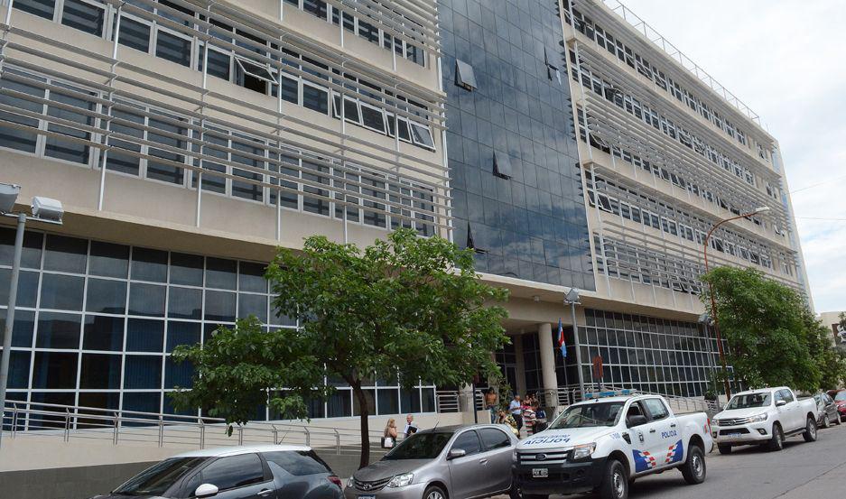 Detienen a una ordenanza que le roboacute el celular a una funcionaria y quedoacute grabada en las caacutemaras