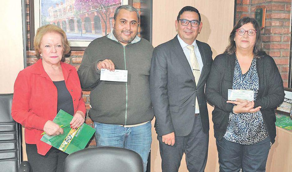 Hamburgo Compantildeiacutea de Seguros premioacute a sus clientes