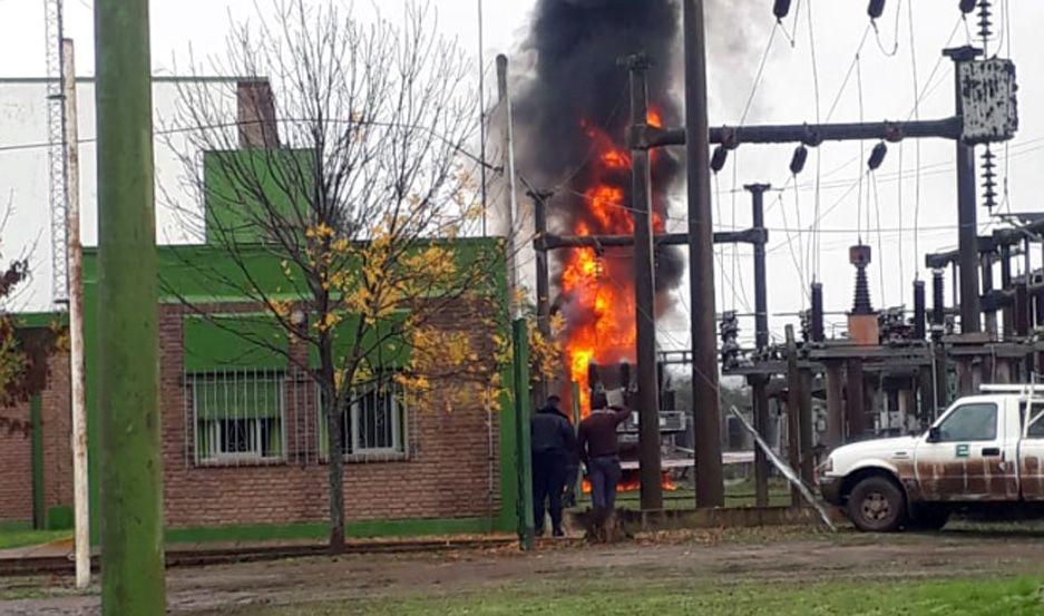 Voraz incendio deja sin electricidad a Ojo de Agua y zonas vecinas