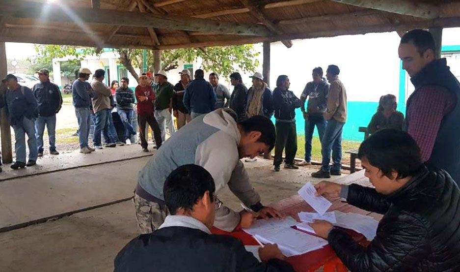 Entregan insumos para la campaña alfalfera 2019