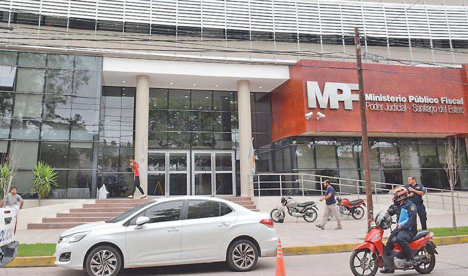 Empleada puacuteblica denuncioacute a  un policiacutea por graves amenazas