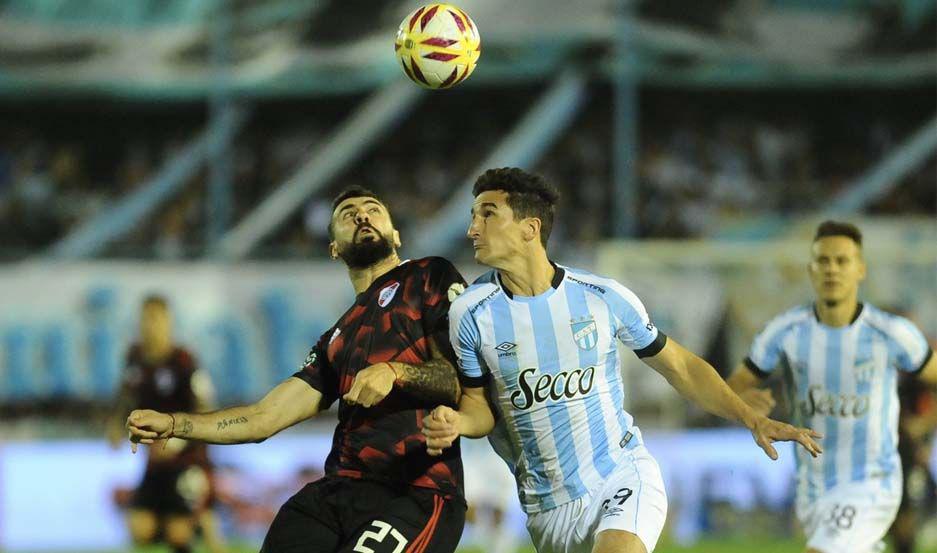 EN VIVO  Atleacutetico Tucumaacuten golea a River como local 3 a 0