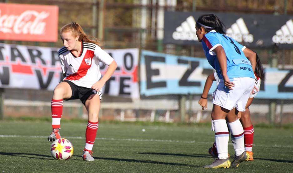 UAI Urquiza goleoacute 4 a 0 a River y es el bicampeoacuten del fuacutetbol femenino