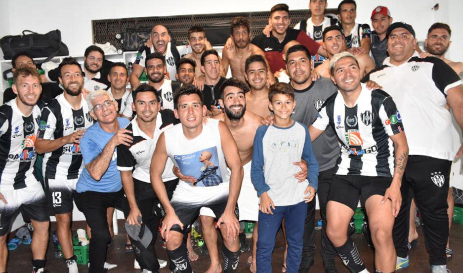 VIDEO Asiacute festejoacute Central Coacuterdoba en la intimidad del vestuario