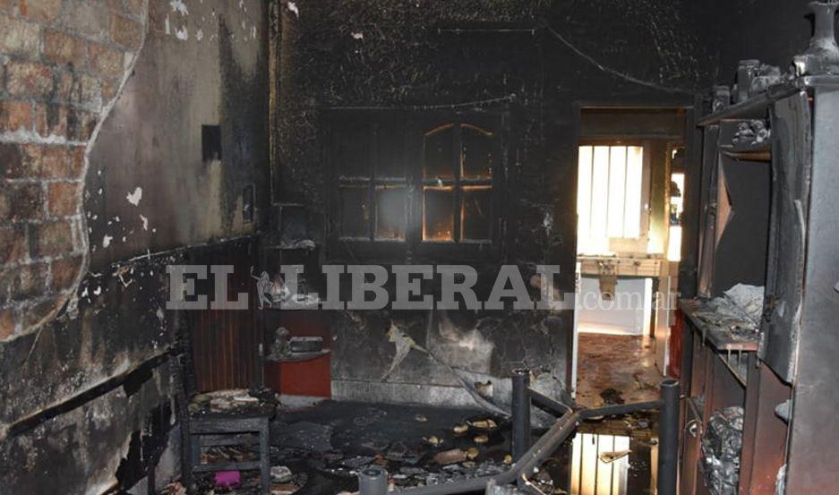Bandera- se incendioacute una casa y cuatro personas sufrieron principio de asfixia