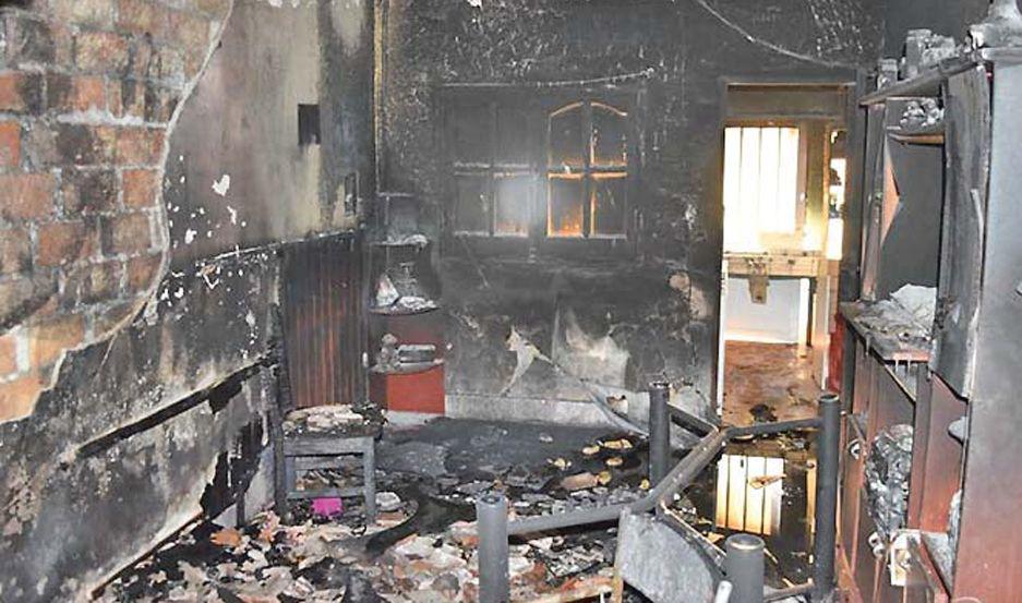 Se les incendioacute la vivienda  y se salvaron de milagro