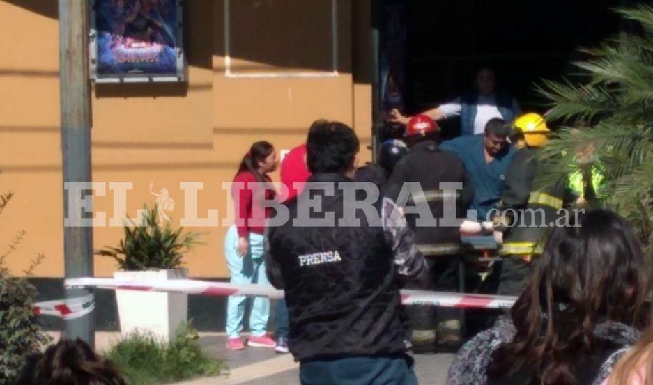 VIDEO  El momento en el que sacaban a los heridos para su atencioacuten en el CISB