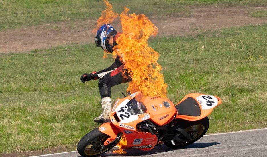 Superbike- tratoacute de encender la moto y estalloacute en llamas