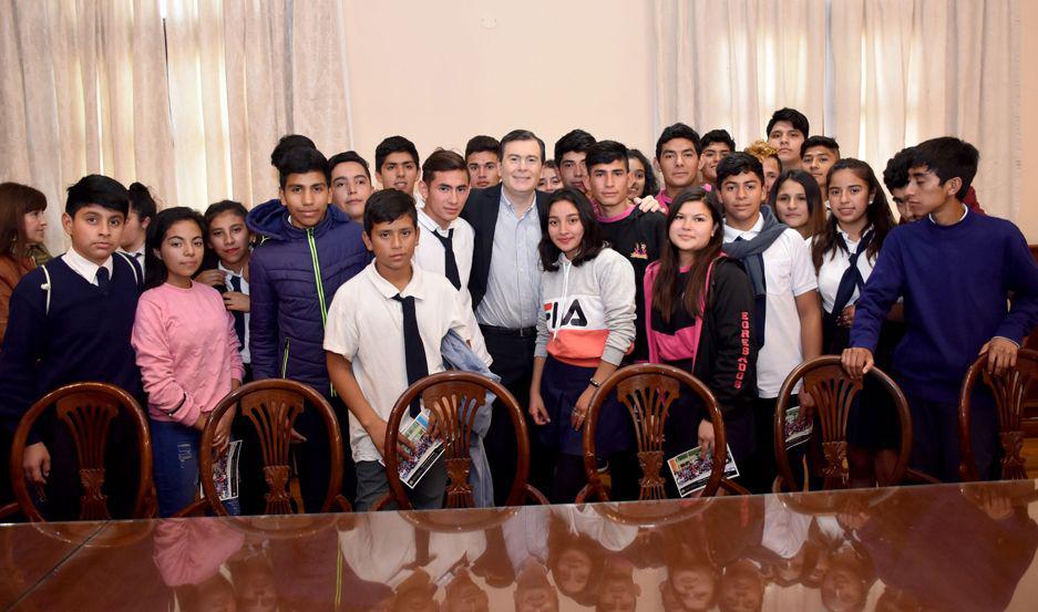Alumnos del interior visitaron a Zamora en Casa de Gobierno