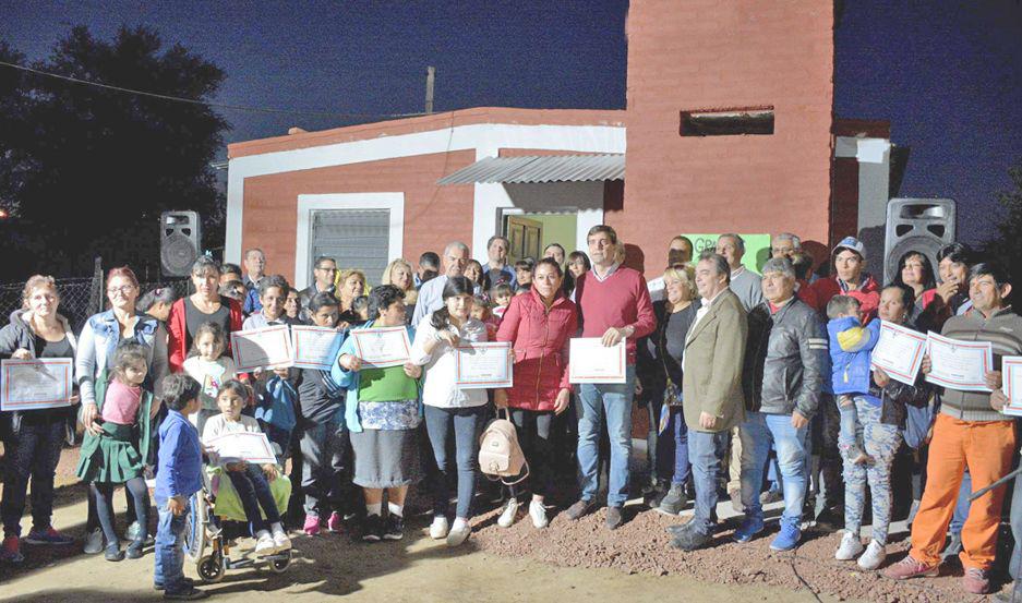 Entregaron viviendas sociales para familias del departamento Riacuteo Hondo