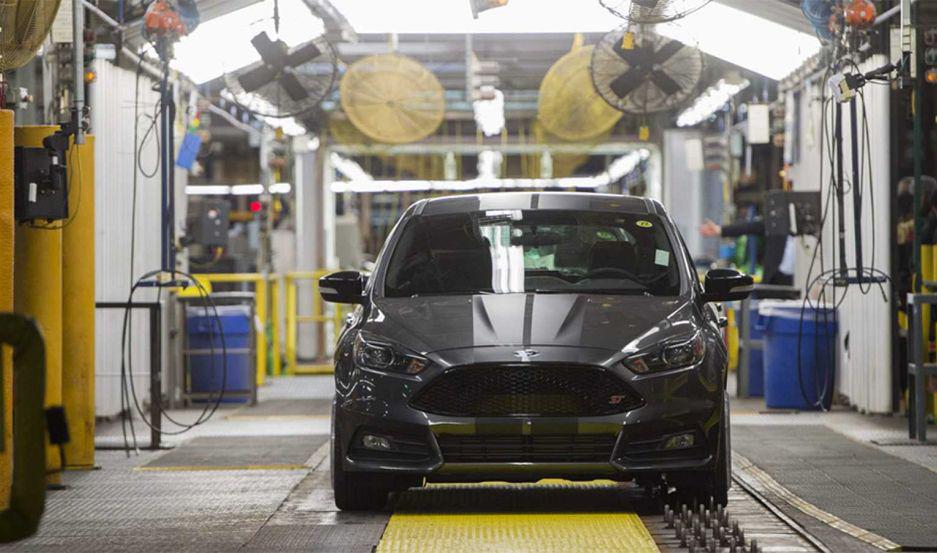 Suspenden 500 operarios de Ford y la planta para su produccioacuten