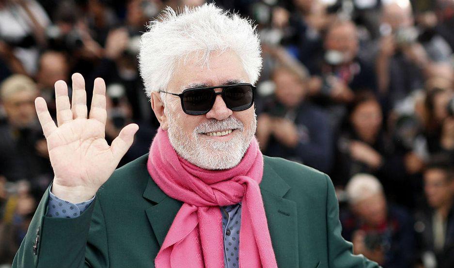 Pedro Almodoacutevar se emocionoacute en Cannes