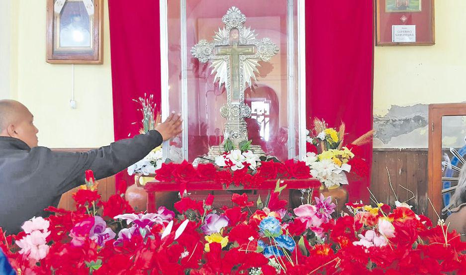 La cruz perteneceriacutea a la escuela artiacutestica de Quito