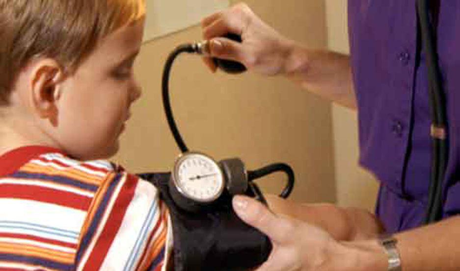 Alertan por los riesgos de la hipertensioacuten arterial en la infancia