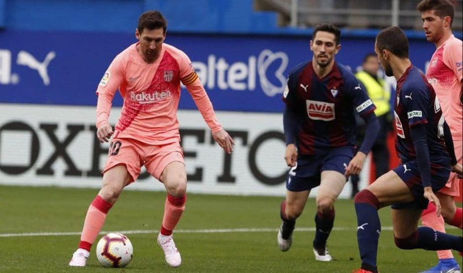 El campeoacuten Barcelona empata ante Eibar con un doblete de Messi
