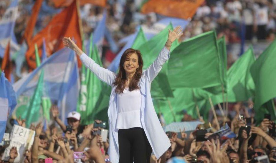 Cristina usoacute Twitter para hablar del juicio en su contra- Es otro acto de persecucioacuten