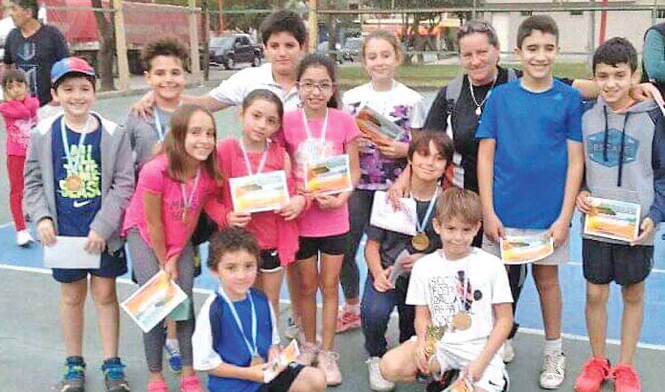 Una experiencia reconfortante para los chicos de  las escuelas de tenis de nuestra ciudad y del interior