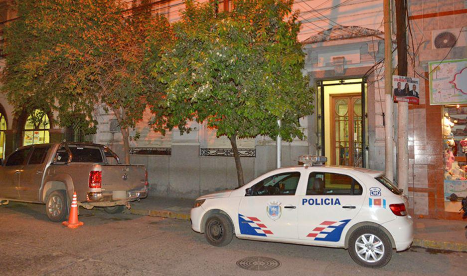 Abrieron un auto estacionado y se llevaron un maletiacuten con 10000 y una notebook