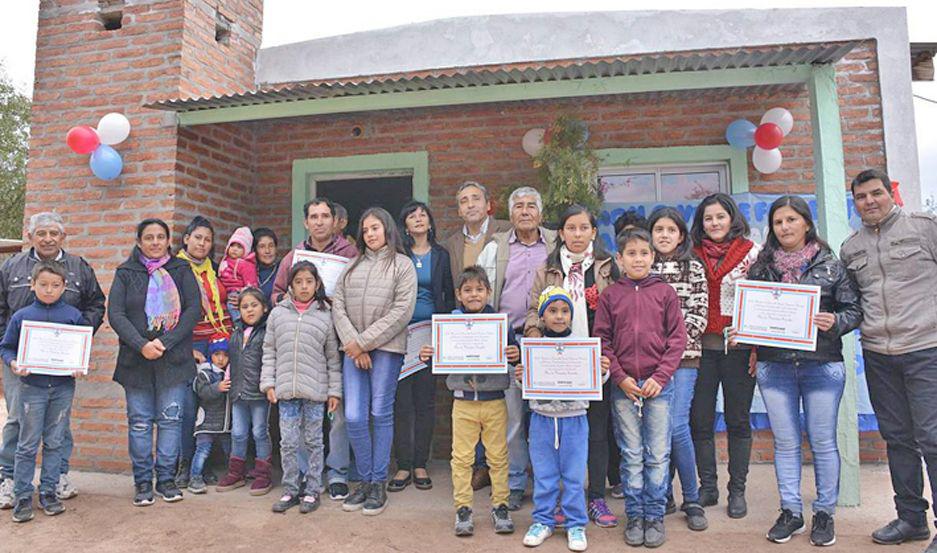 Entregaron viviendas sociales a maacutes familias del departamento Figueroa