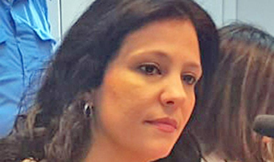 En una carta dijo que el primo del papaacute la abusoacute ataacutendola de pies y manos