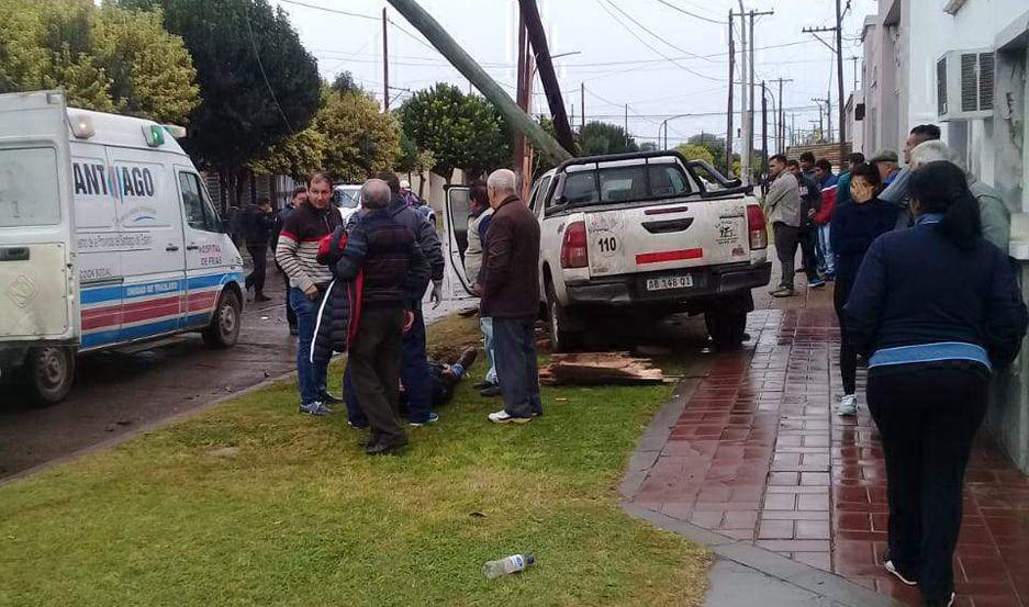 Choque entre un auto y una camioneta afectoacute el  servicio eleacutectrico en Friacuteas