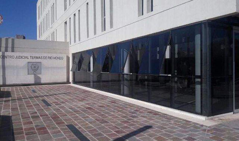 Interceptoacute a su ex la embistioacute y la acuchilloacute en plena calle