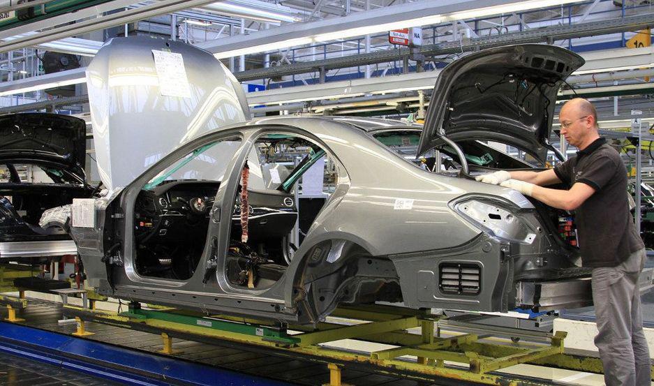 La produccioacuten de la industria acumula 14 meses en caiacuteda y un solo sector mostroacute cifras positiva