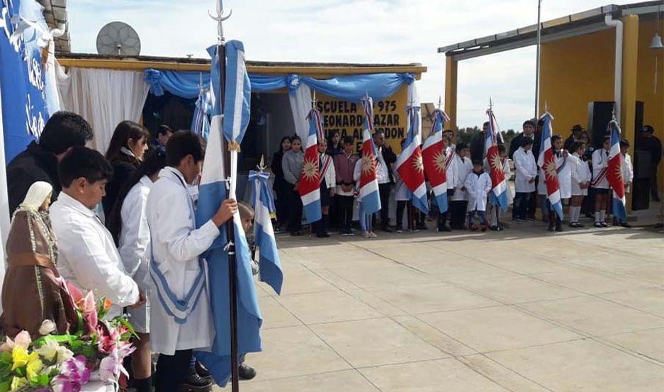 Emotivo acto para festejar los 100 antildeos de una escuela rural loretana