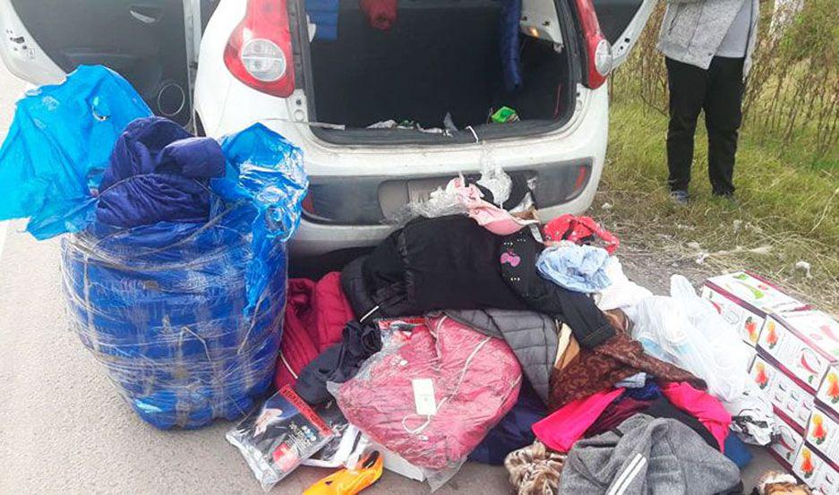 Secuestran maacutes de 135 mil pesos en mercaderiacutea ilegal