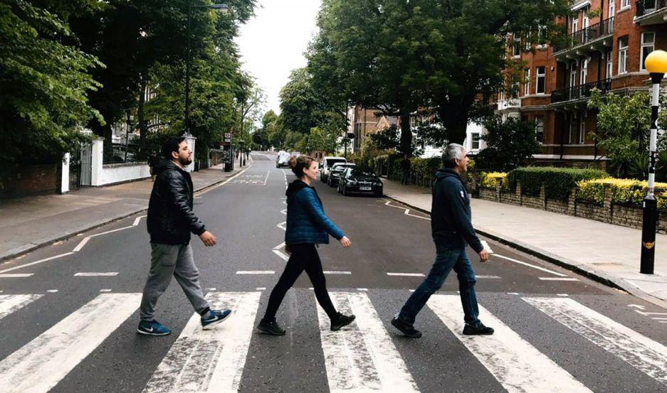 Por un momento Inglaterra parecioacute un patio santiaguentildeo con las chacareras de ldquoPetecordquo Carabajal