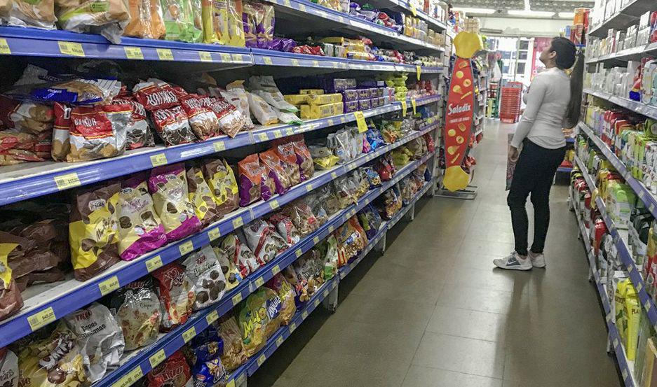 Las ventas en supermercados cayeron por noveno mes seguido