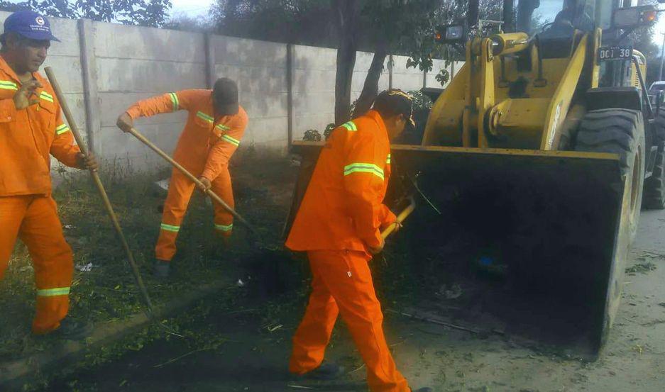 La comuna realizoacute un operativo de limpieza en el barrio Villa del Carmen
