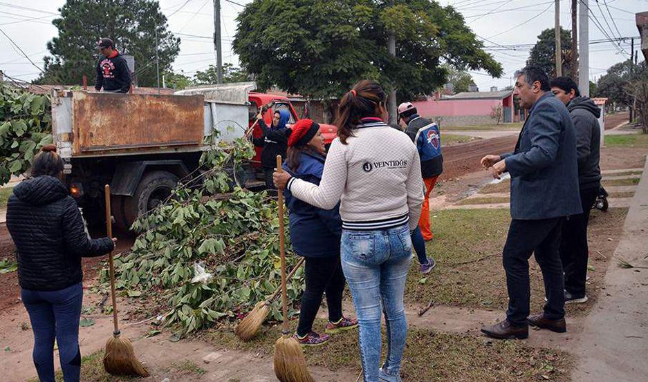 El municipio ejecuta en el barrio San Fernando  un amplio operativo de limpieza y ordenamiento