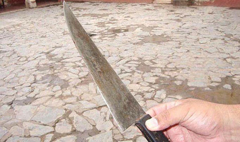 Menor persiguioacute con un cuchillo a un compantildeerito de escuela