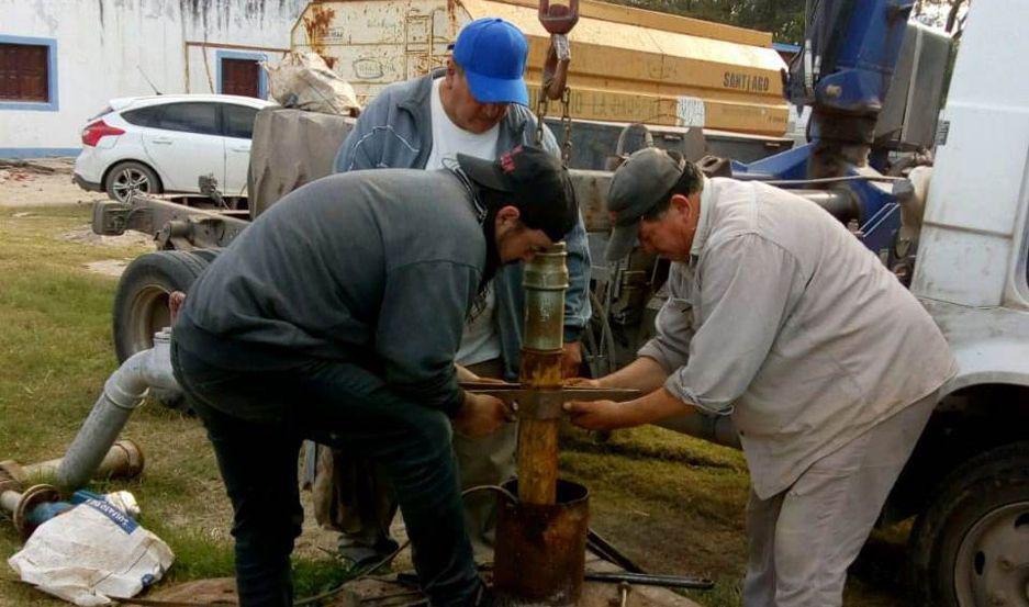 Instalan nuevas bombas para normalizar el servicio de agua potable en La Daacutersena y San Ramoacuten Banda