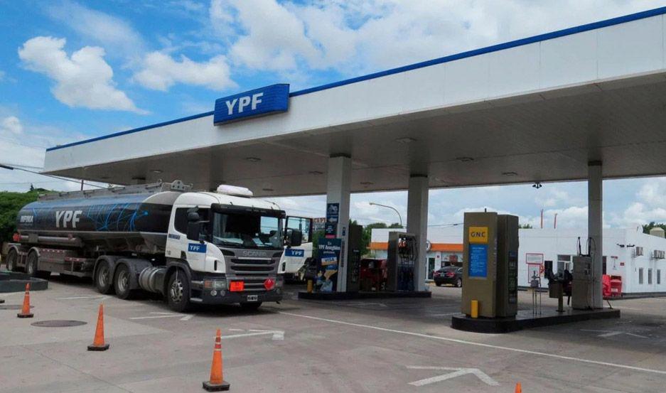 YPF aumenta sus naftas un 15-en-porciento- desde la medianoche