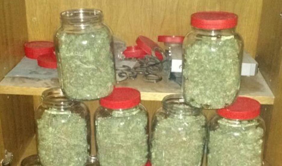 Villa Mailiacuten- secuestran droga camuflada en frascos de aceite