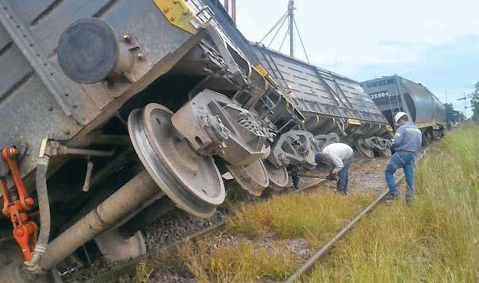 Un tren cargado con 30 toneladas de soja descarriloacute en Bandera