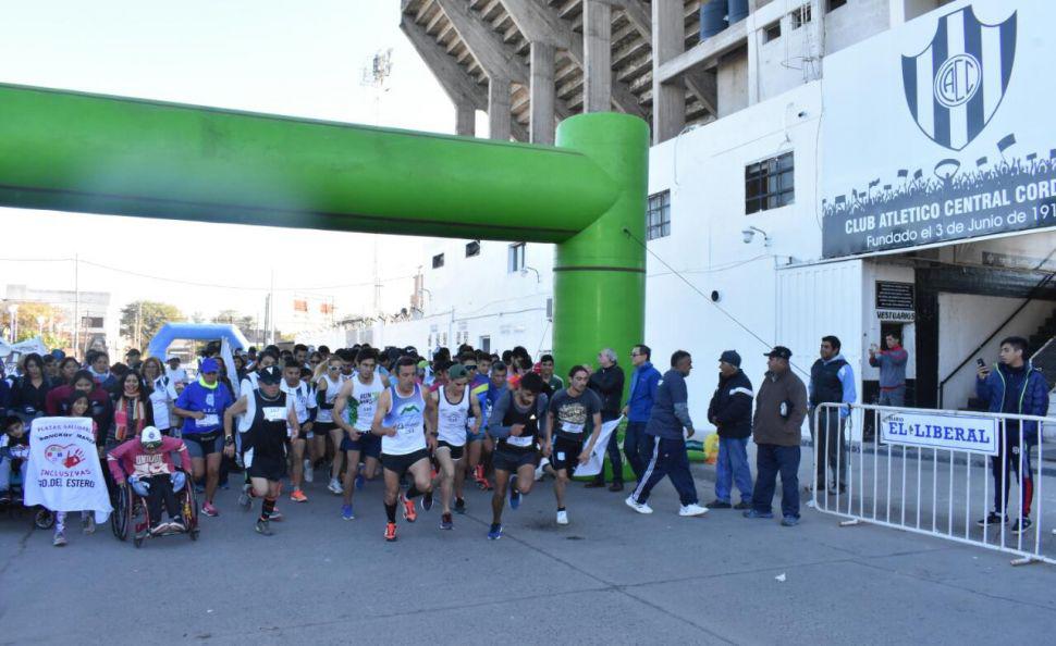 Galeriacutea de fotos de la marcha aeroacutebica de Central Coacuterdoba