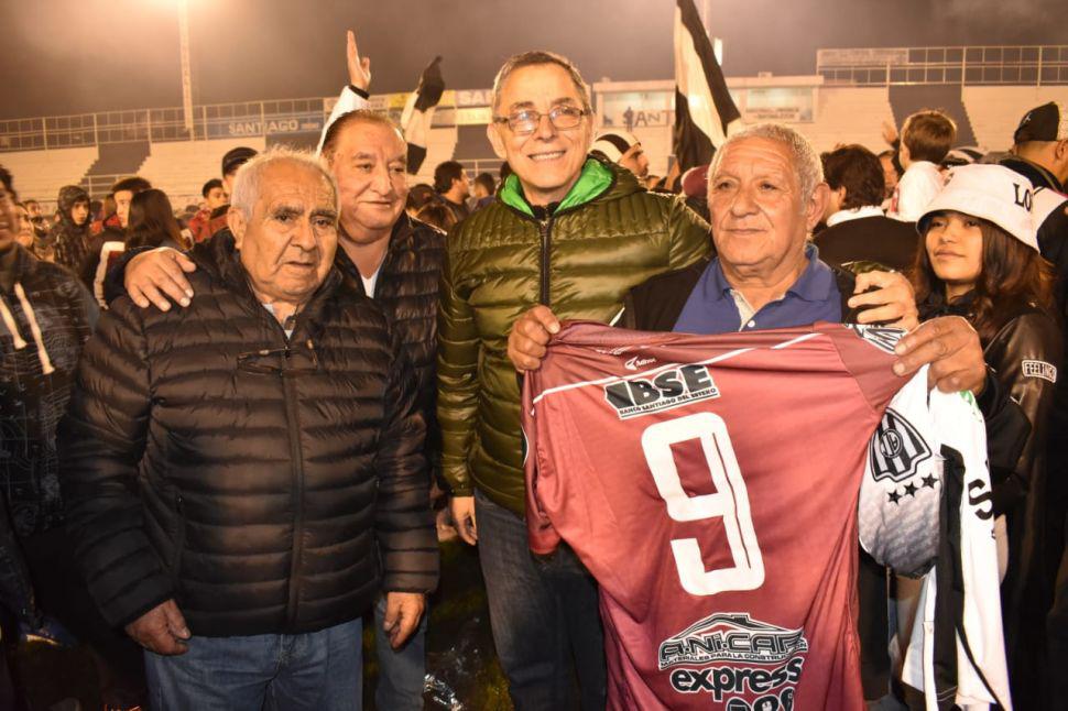 FOTOS  El pueblo Ferroviario colmoacute la cancha en la vigilia por el aniversario