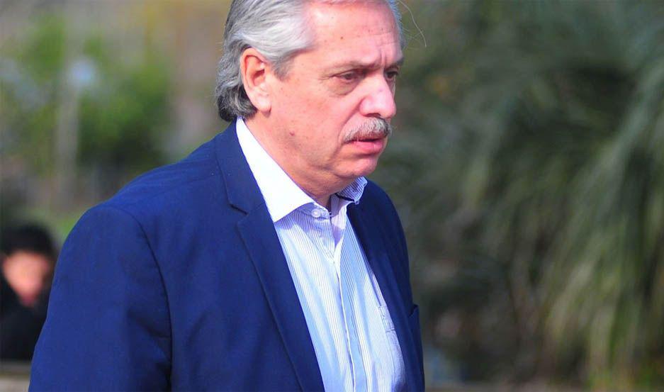 Alberto Fernaacutendez internado y bajo observacioacuten por 24 horas