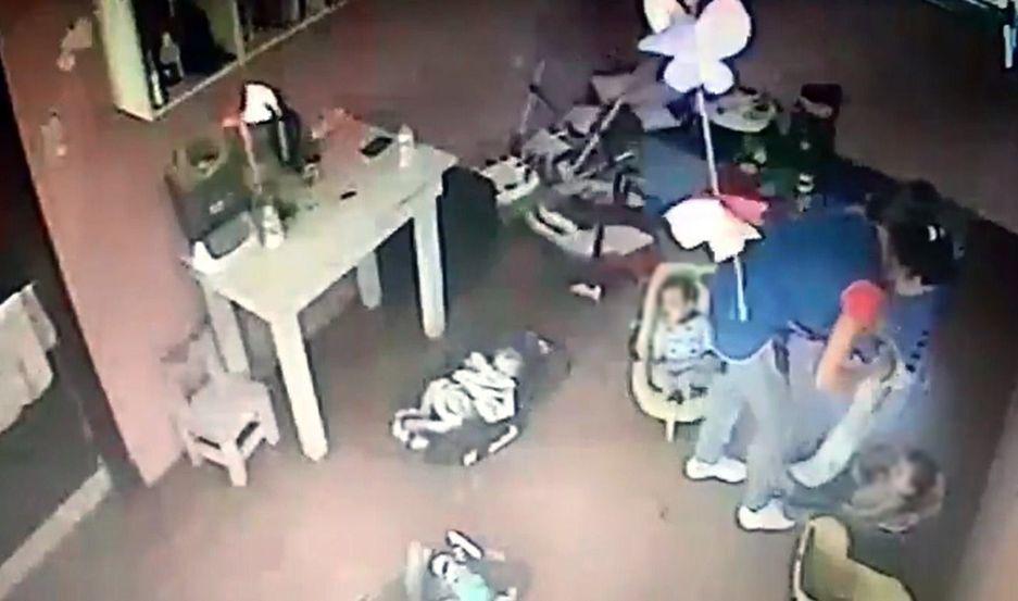 VIDEO  Horror en una guarderiacutea de La Plata por los maltratos a una beba