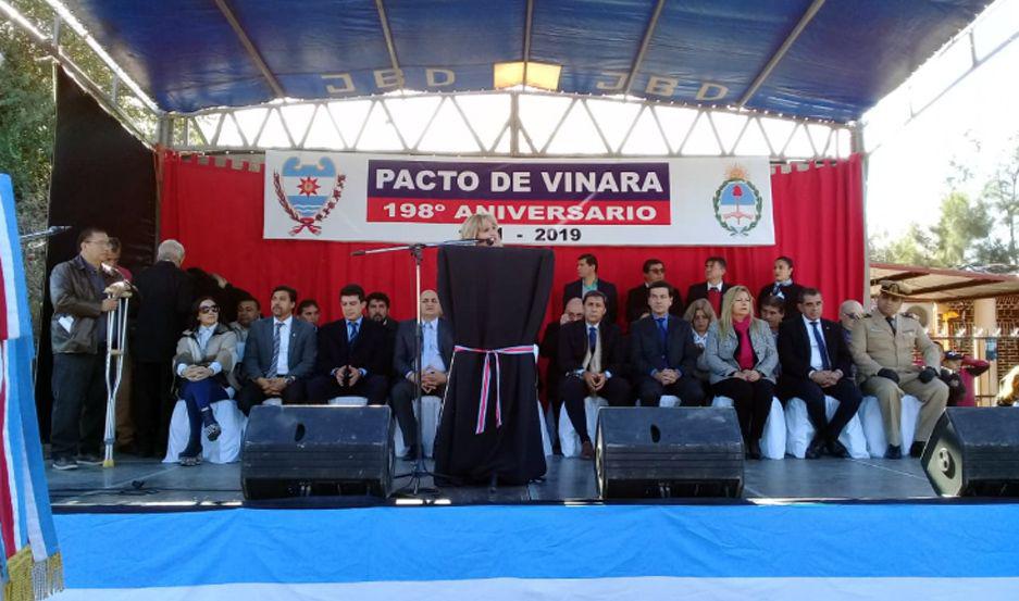 Se realizoacute el acto oficial por los 198 antildeos del pacto histoacuterico de Vinaraacute