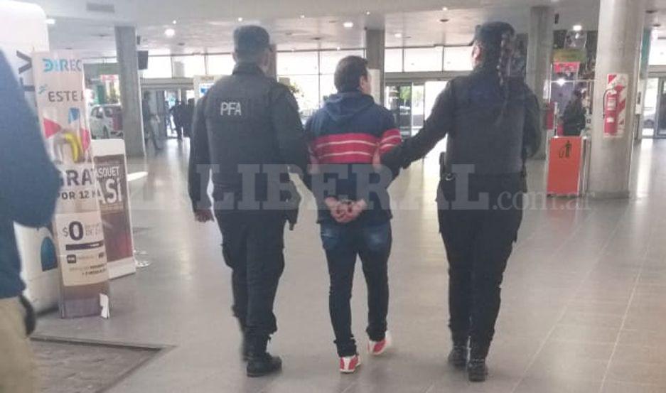 Detuvieron a un hombre en la terminal que teniacutea orden de captura
