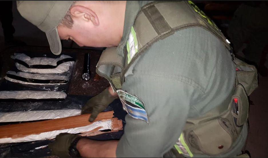 Tres paraguayos trasladaban 30 kilos de cocaiacutena escondidos en reposeras
