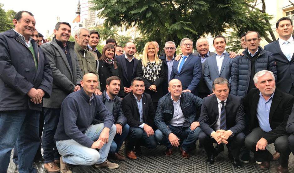 Intendentes santiaguentildeos reclaman a Nacioacuten por recorte de fondos